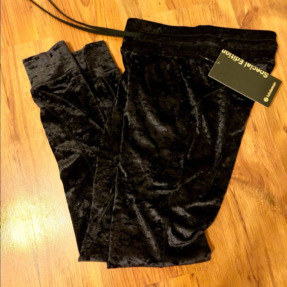 Lululemon ready to crush jogger pants
